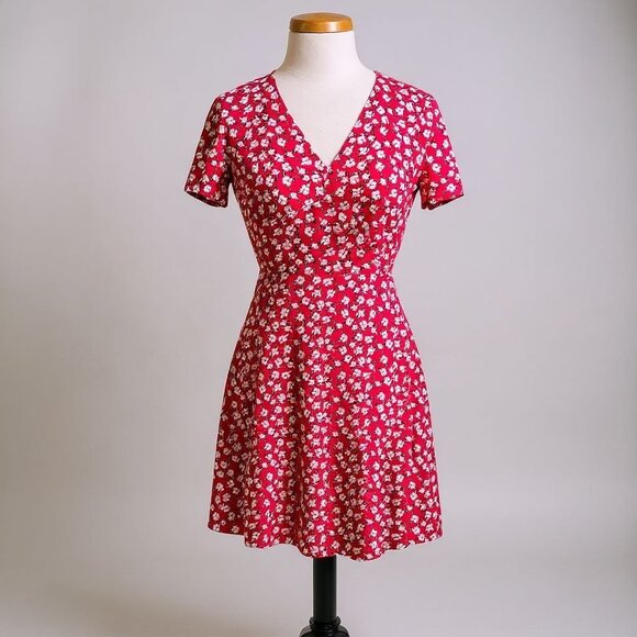GAP Dresses & Skirts - GAP Red Floral Mini Dress Women’s Size 2 Short Sleeve V-Neck Fit & Flare